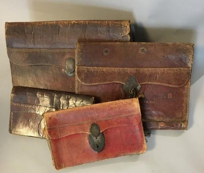 Ensemble de quatre portefeuilles à dépêches...