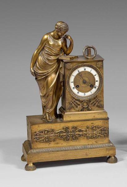 Petite pendule en bronze doré symbolisant...