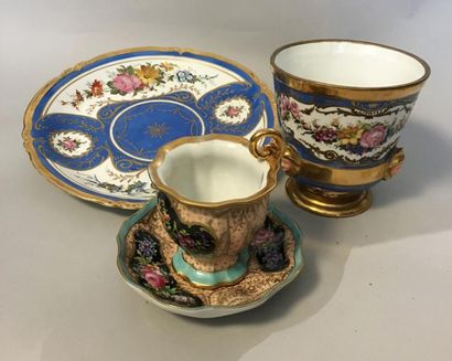 VALENCIENNES
Cache-pot sur piédouche en porcelaine...