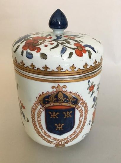 Pot cylindrique couvert en porcelaine de...