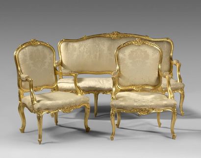 Mobilier de salon en bois doré comprenant...