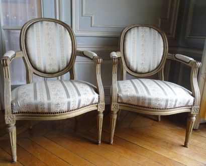 Paire de fauteuils à dossier cabriolet en...