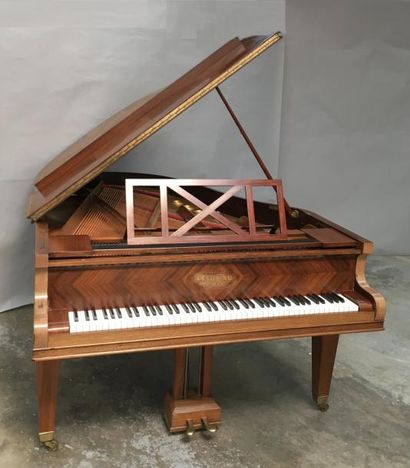 Piano à queue à ébénisterie en palissandre,...