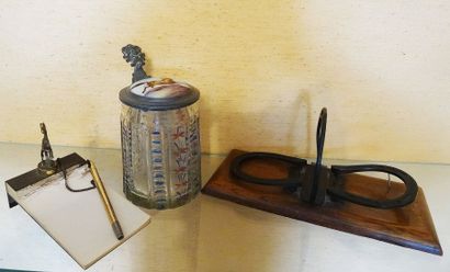 Lot comprenant:
- un porte-courrier constitué...