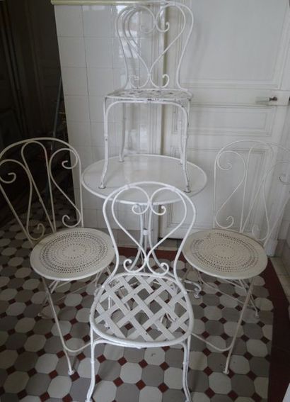 Mobilier de jardin en fer forgé laqué blanc...
