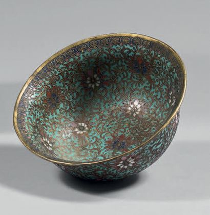 CHINE - XIXème siècle

Bol en bronze et émaux...