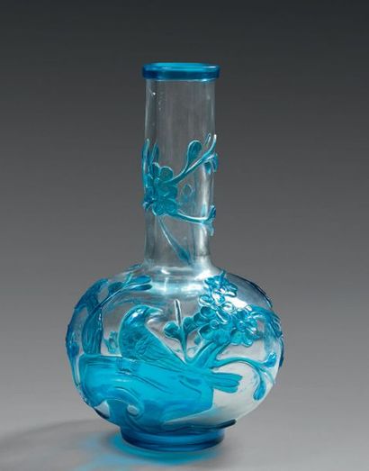 CHINE - XXème siècle

Vase de forme bouteille...