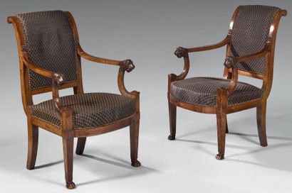 Paire de fauteuils en acajou à dossier renversé,...