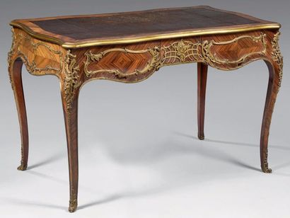 Petit bureau plat de forme mouvementée en...