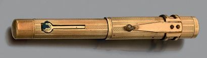 Stylo plume en or jaune 18K (750) à pompe,...