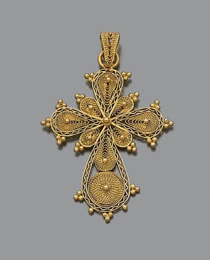 Croix pendentif en or jaune 18K (750) filigranée...