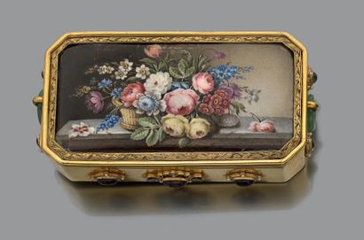 Boîte rectangulaire à pans en métal doré,...
