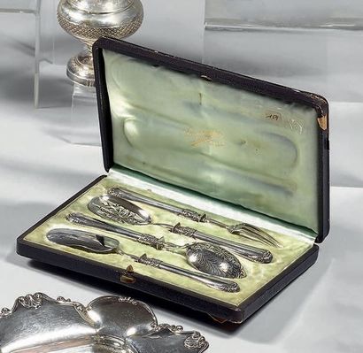 Quatre pièces à hors-d'oeuvre en argent (950/1000e),...