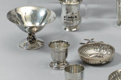Lot en argent (950/1000e) composé de: une...