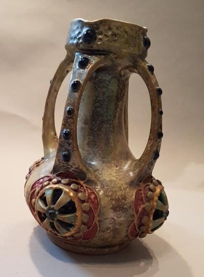 AMPHORA
Vase en céramique polychrome sur...
