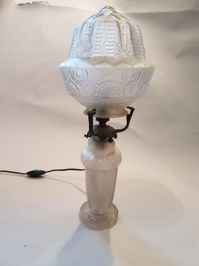 MULLER FRERES LUNEVILLE
Lampe en verre moulé...