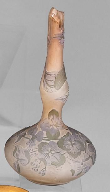 Émile GALLÉ (1846-1904)
Petit vase à haut...