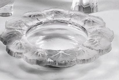 LALIQUE FRANCE
Coupe en verre moulé pressé...