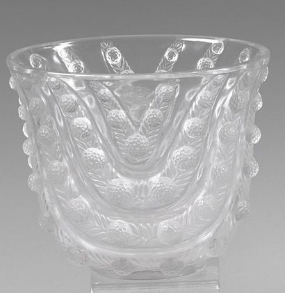 René LALIQUE
Vase en verre moulé pressé,...