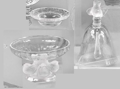 LALIQUE FRANCE
Lot comprenant:
- une clochette...