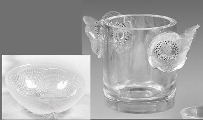LALIQUE FRANCE
- Une coupe modèle Coquille,...