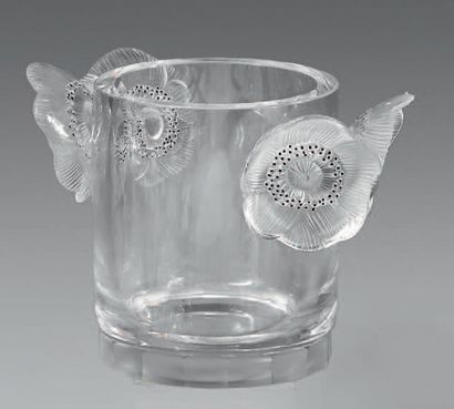 LALIQUE FRANCE
- Une coupe modèle Coquille,...