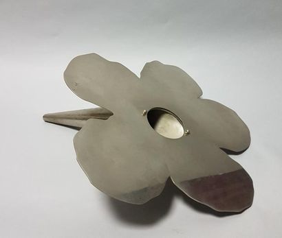Travail français Vers 1970
Vase en métal...