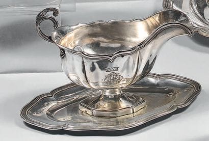 Paire de saucières à plateau adhérent et...