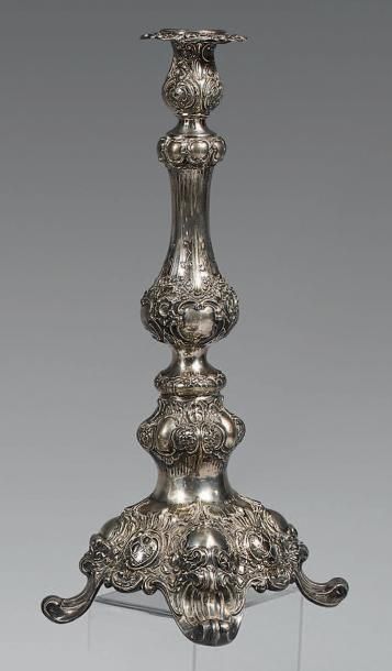 Grand flambeau et sa bobèche en argent (900),...