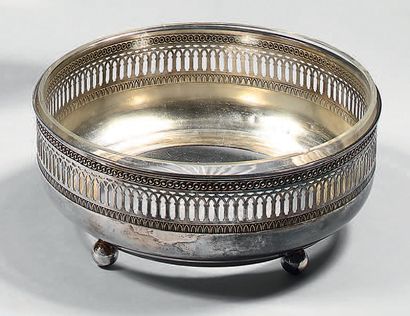 Saladier rond en argent (800), l'intérieur...