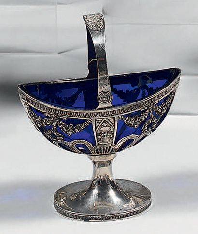 Sucrier ovale en argent, l'intérieur en cristal...