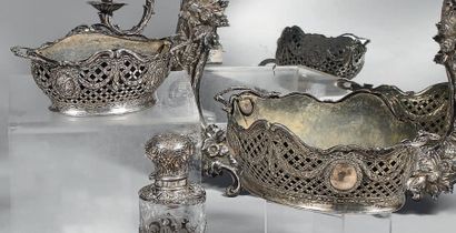 Trois jardinières ovales en argent (800),...