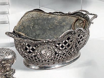 Trois jardinières ovales en argent (800),...