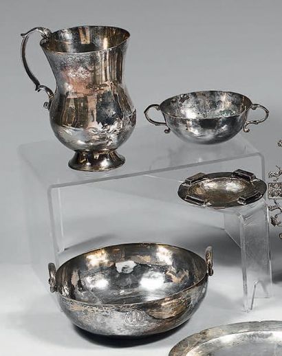 Lot en argent composé de: une coupe ronde...
