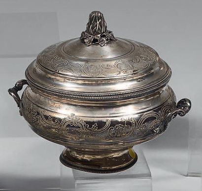Légumier couvert en argent (833), de forme...
