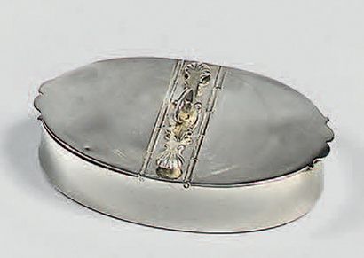 Boîte à épices en argent, de forme ovale,...