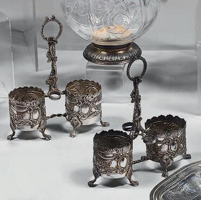 Paire de montures d'huilier en argent à décor...