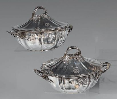 Paire de légumiers couverts et leurs doublures...
