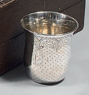 Lot de trois timbales en argent (925) et...