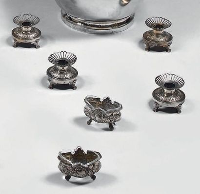 Quatre supports de salières en argent, de...