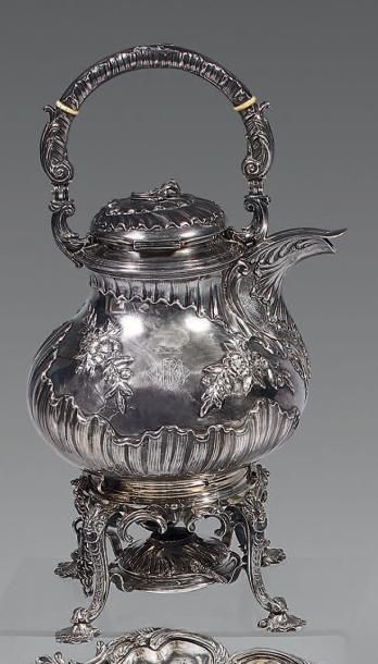 Bouilloire, son réchaud et sa lampe en argent...