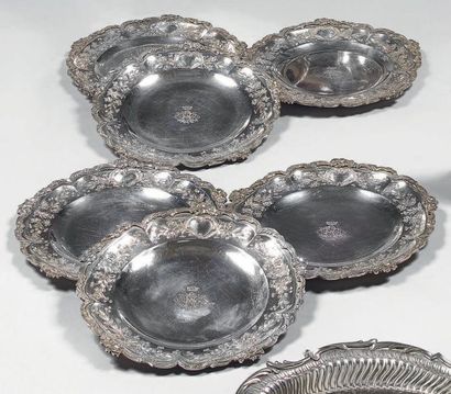 Six assiettes à dessert en argent (800),...