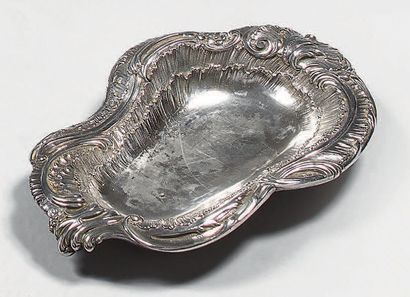 Ravier ovale en argent (950), la bordure...