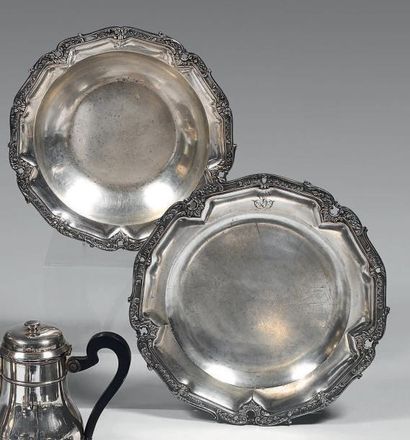 Deux plats ronds en argent (950), l'un creux,...
