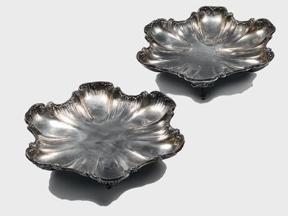Paire de présentoirs de forme chantournée...