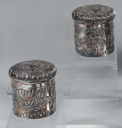 Paire de boîtes à poudre en argent (950)...