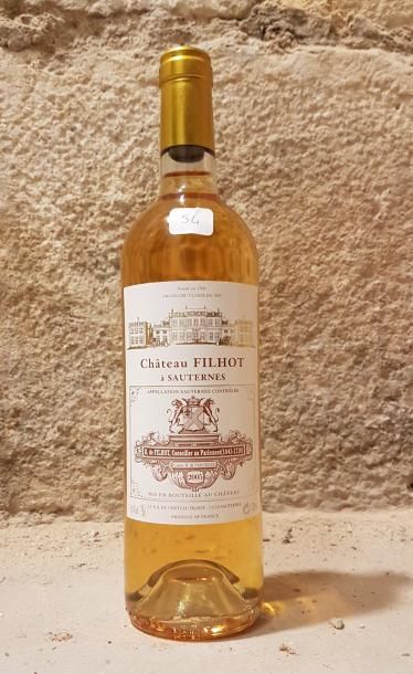 Douze bouteilles. Sauternes. Château Filhot....