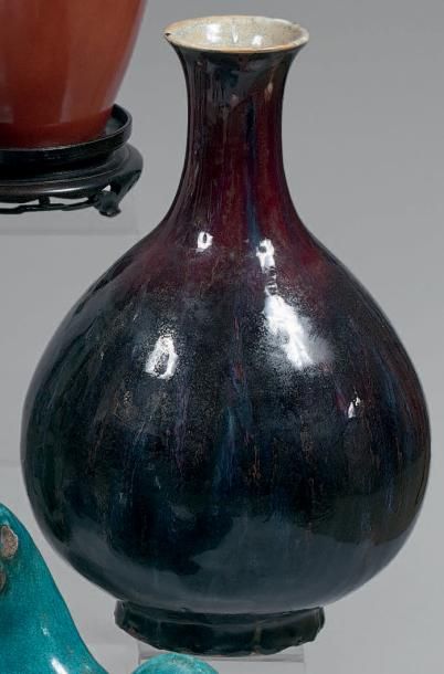 CHINE - Début du XXème siècle

Vase de forme...