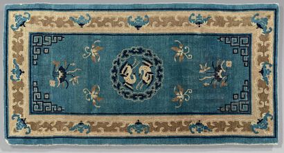CHINE

Tapis de forme rectangulaire en laine...