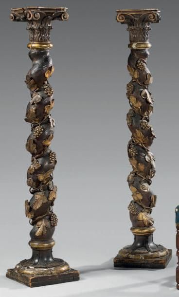 Paire de colonnes salomoniques en bois sculpté...